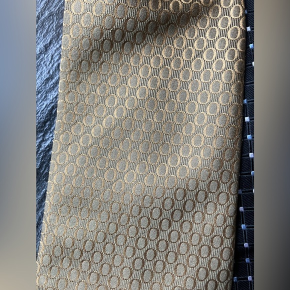 2 pc. Bundle 💯Silk Ties - Picture 5 of 7